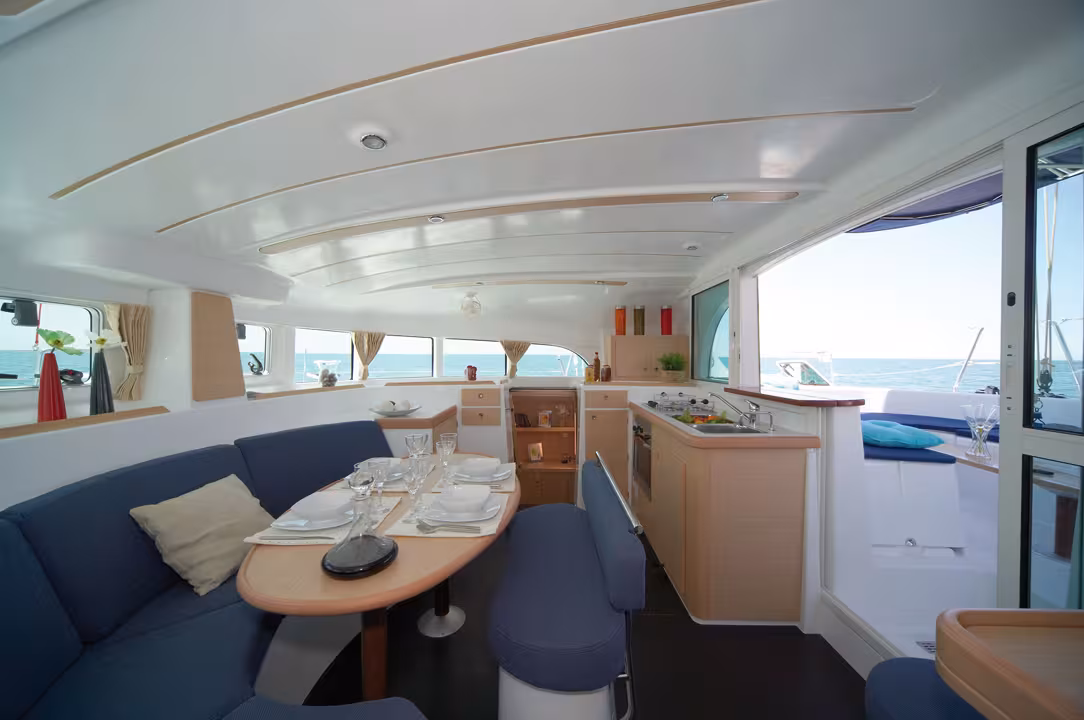 The nacelle and its large vertical portlights offer an uninterrupted view and excellent protection from the sun.
