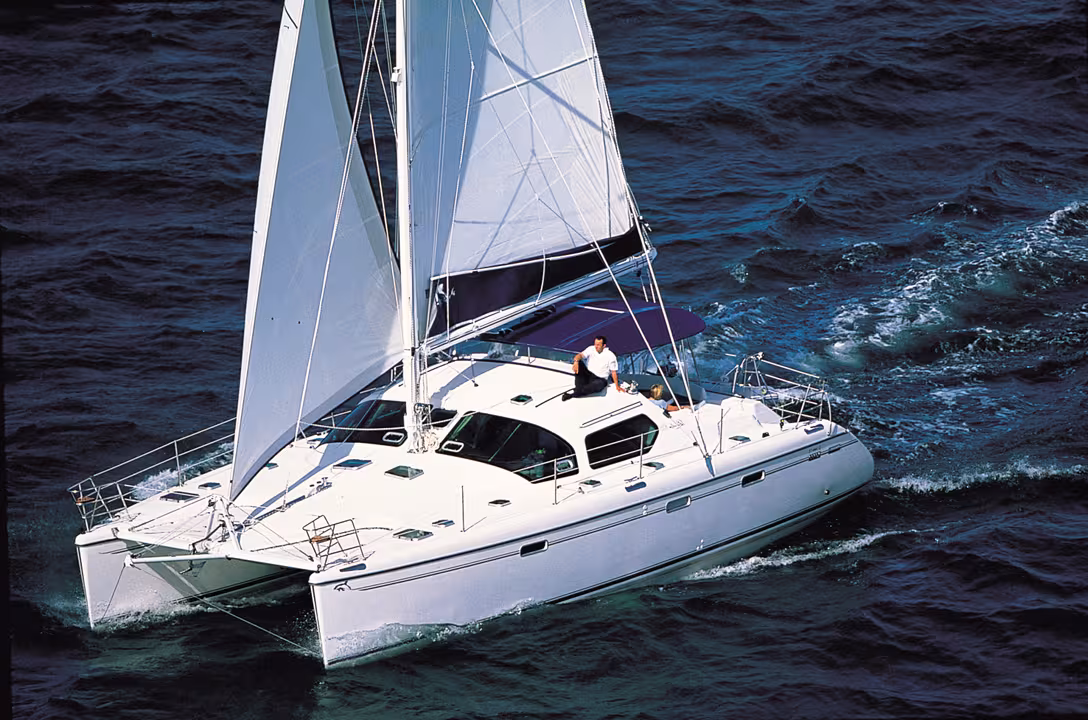 Marc Lombard took great care to design rather slim hulls. A good point for performance.