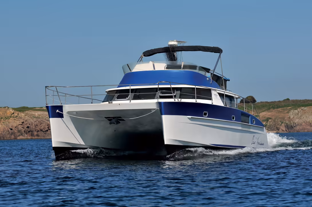 High over the water, slender bows, dynamic: at first glance, the Cumberland reveals its seaworthy character.