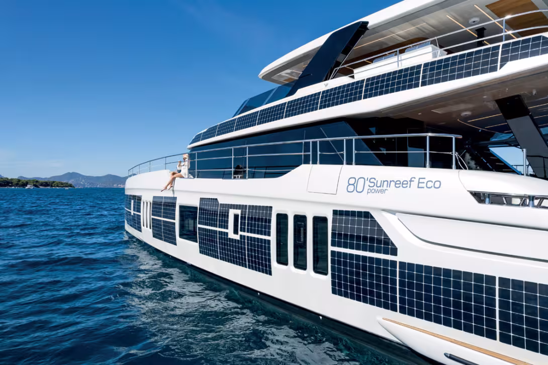As with most luxury yachts, the height of the freeboards is striking. This time, it’s not just for habitability, but also to capture more  solar energy.