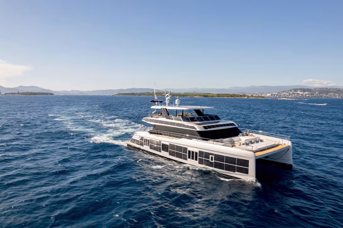 The Sunreef 80 Power ECO benefits from the studies carried out on the 80 Power’s hulls: passage through the sea is always excellent and helps to minimize fuel consumption.