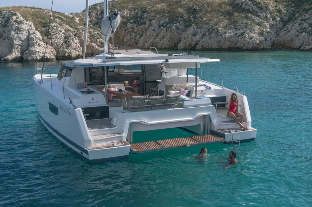 Electrifying a multihull can reduce carbon emissions by 50%.