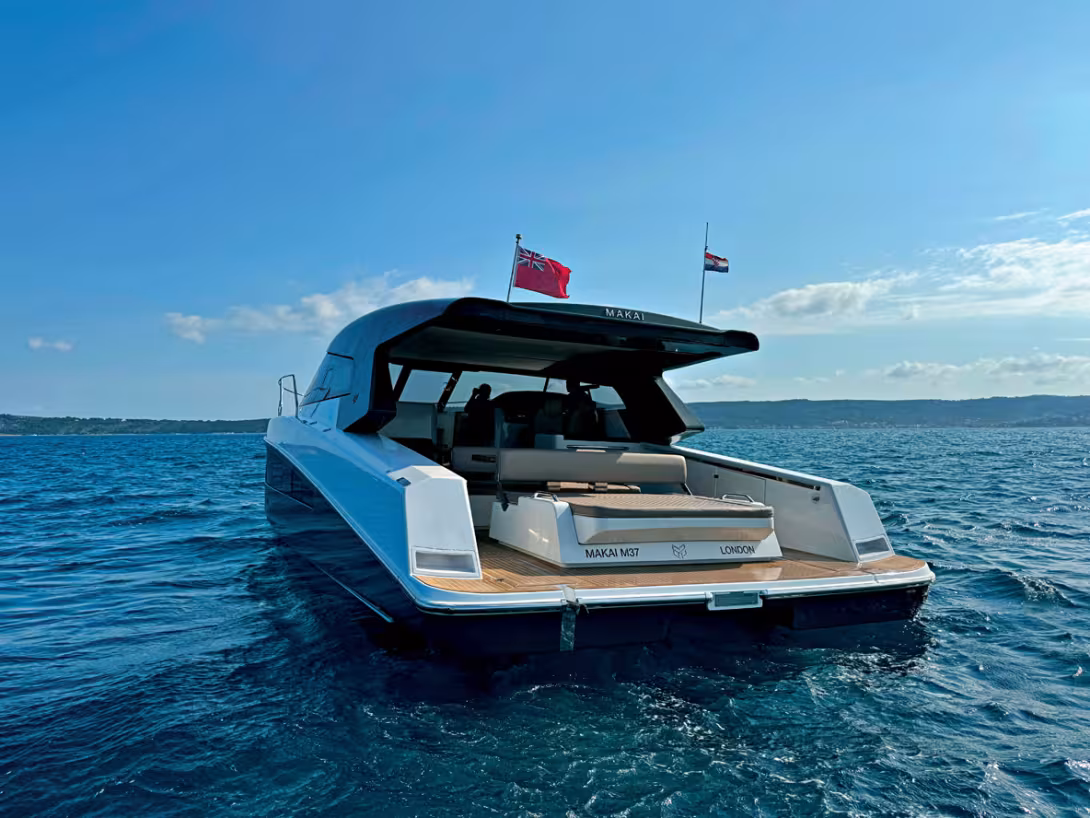 The choice of an inboard powertrain allows you to make full use of the aft deck space.