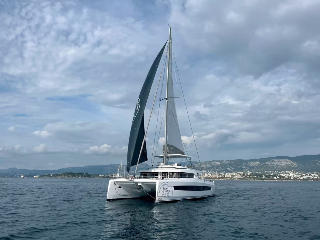 The general lines of this new flagship are rather flattering... This successful design nevertheless conceals a generous interior volume to say  the least.