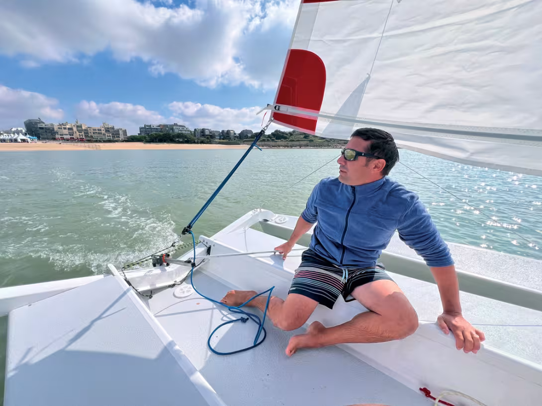 Emilien Faurens, the Treasy 4.0’s architect/builder, at the helm.