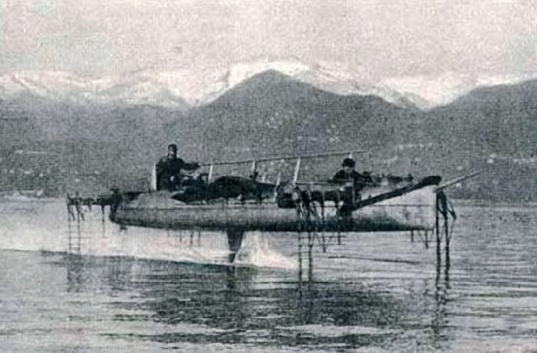 In 1906, the Italian Enrico Forlanini began testing a 33-foot hydrofoil catamaran powered by a 70 HP Fiat engine.