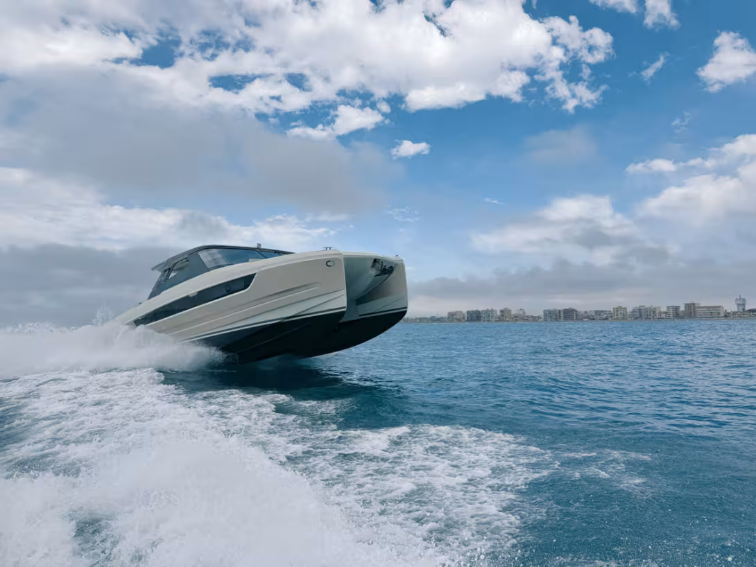 Whatever the sea state, the Yot always passes smoothly and without slamming.