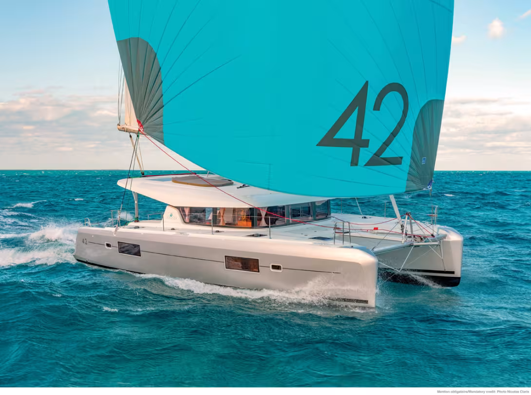 One of the images from the famous photoshoot in the Bahamas: the Lagoon 42 reached peaks of 16 knots!