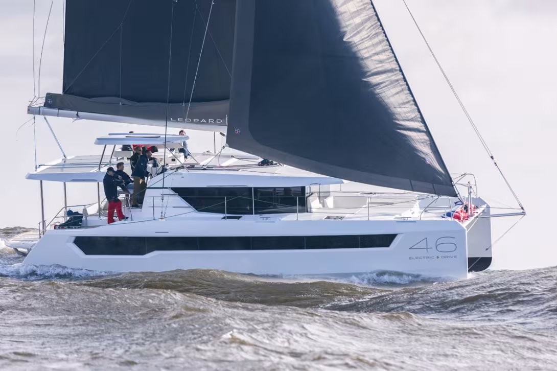 Sailing in a nice breeze with  the Performance sails. 