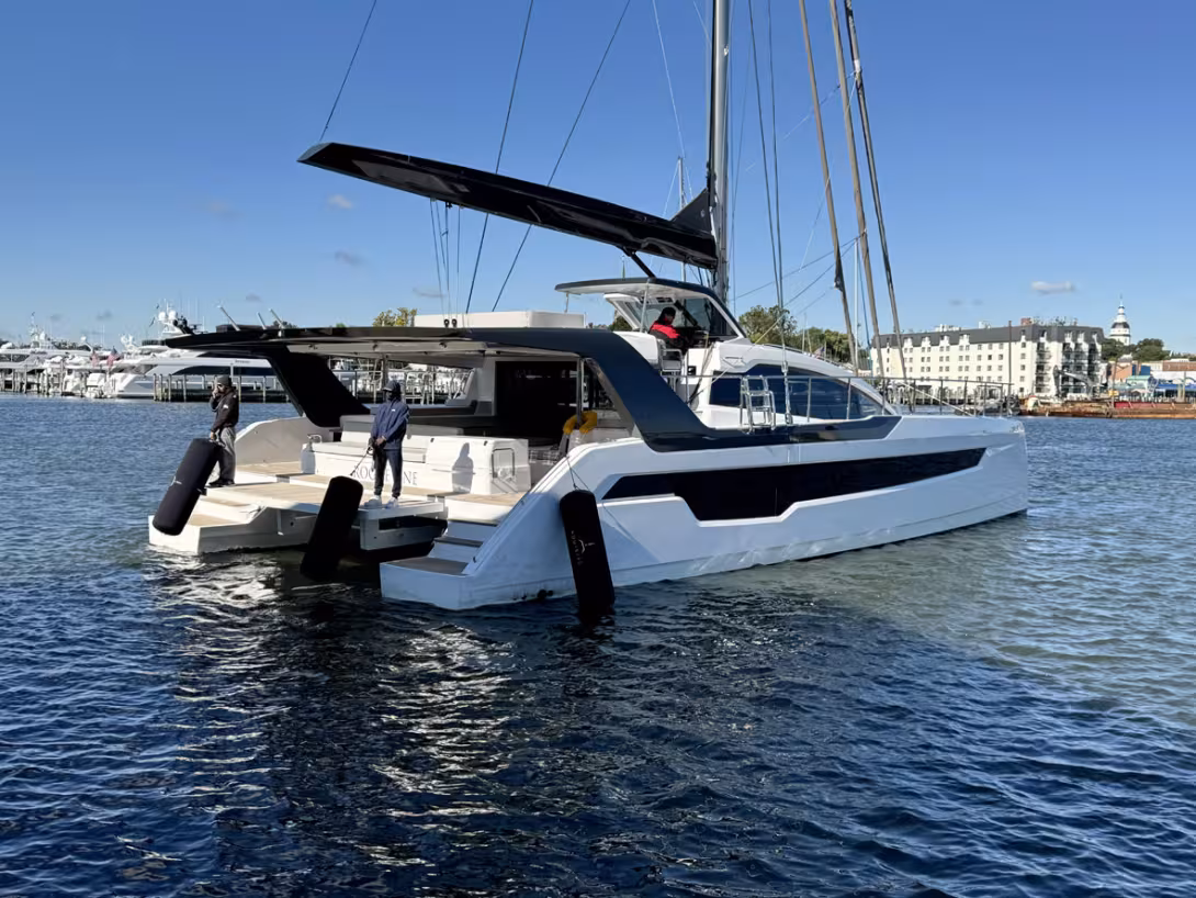 Compared to its predecessor, the X5 Plus, the new 60 Solar Sail boasts lighter lines, particularly at the stern.