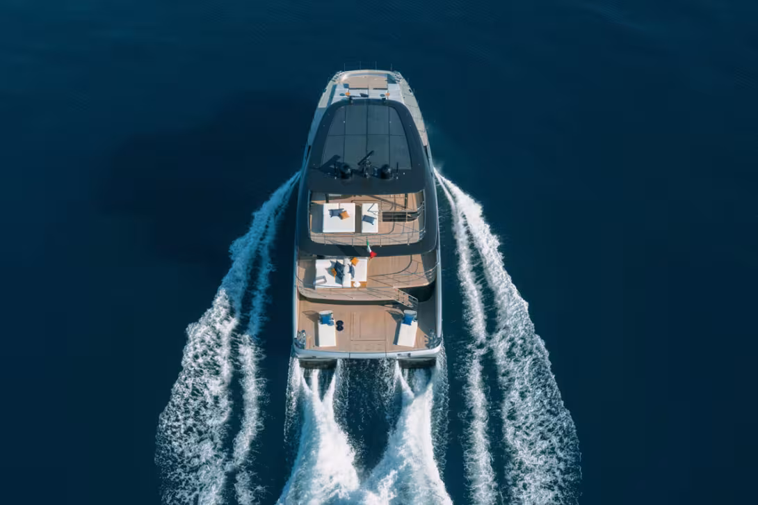 Seen from this angle, only the wake betrays the fact that the BGM75 is a multihull. This monobloc catamaran design was chosen in part to reduce CO2 emissions