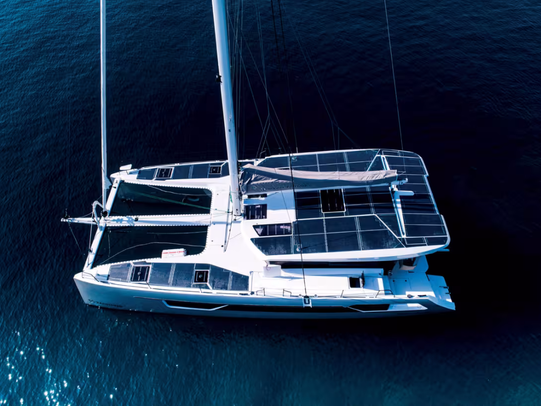 Windelo has introduced a new concept with the eco-friendly multihull. Not only is the hybrid propulsion system optimized in order to minimize the use of the generator, but the construction incorporates as many recyclable or bio-based components as possibl