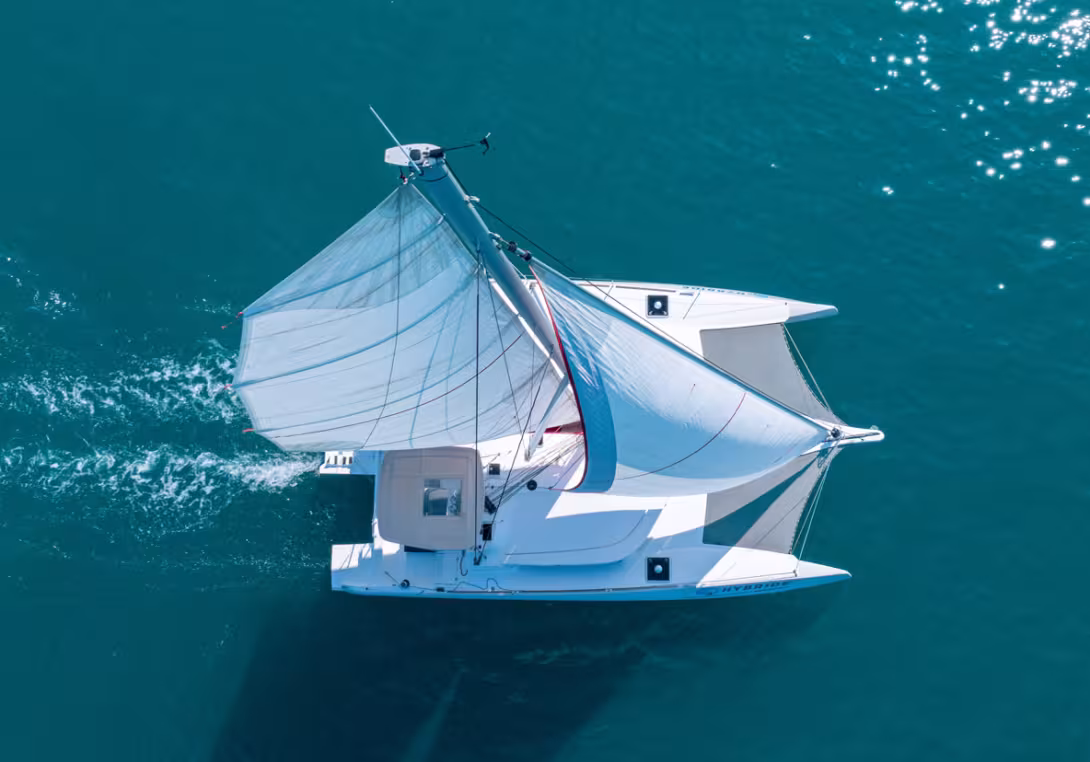 Electric propulsion is ideal for sailing and motor sailing. Even in very light airs, speeds of 4 to 5 knots can be reached. Such speeds can be maintained for 7 to 8 hours without using the generator.