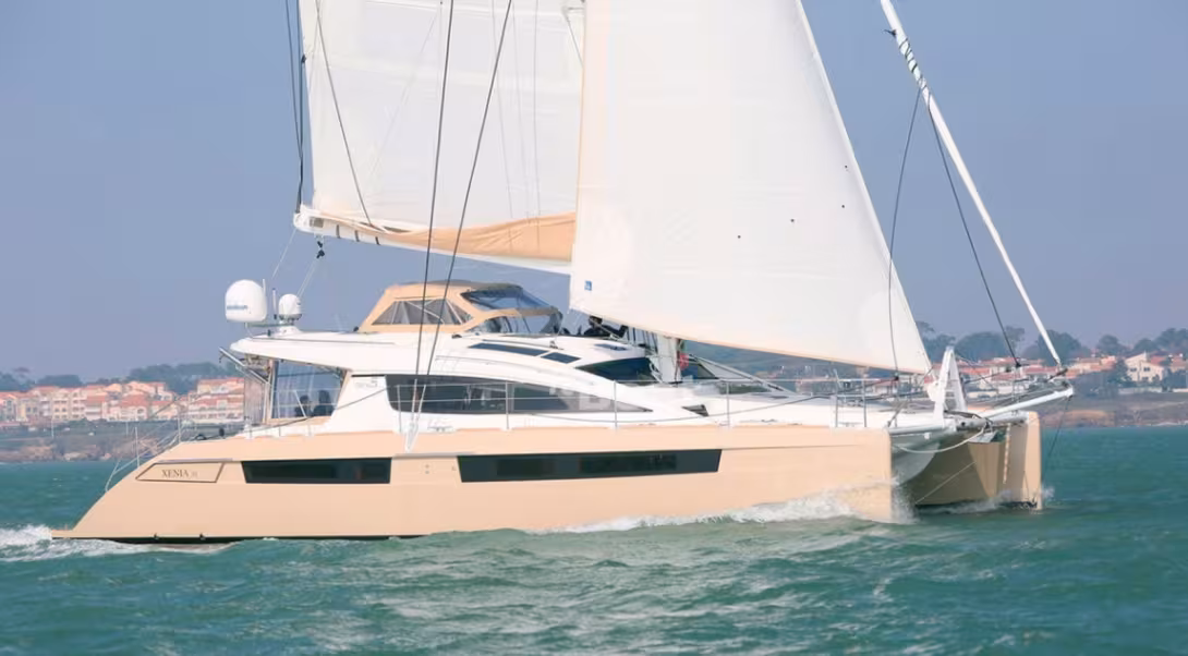 On the water, the Privilège Serie 5 shows powerful and elegant lines.