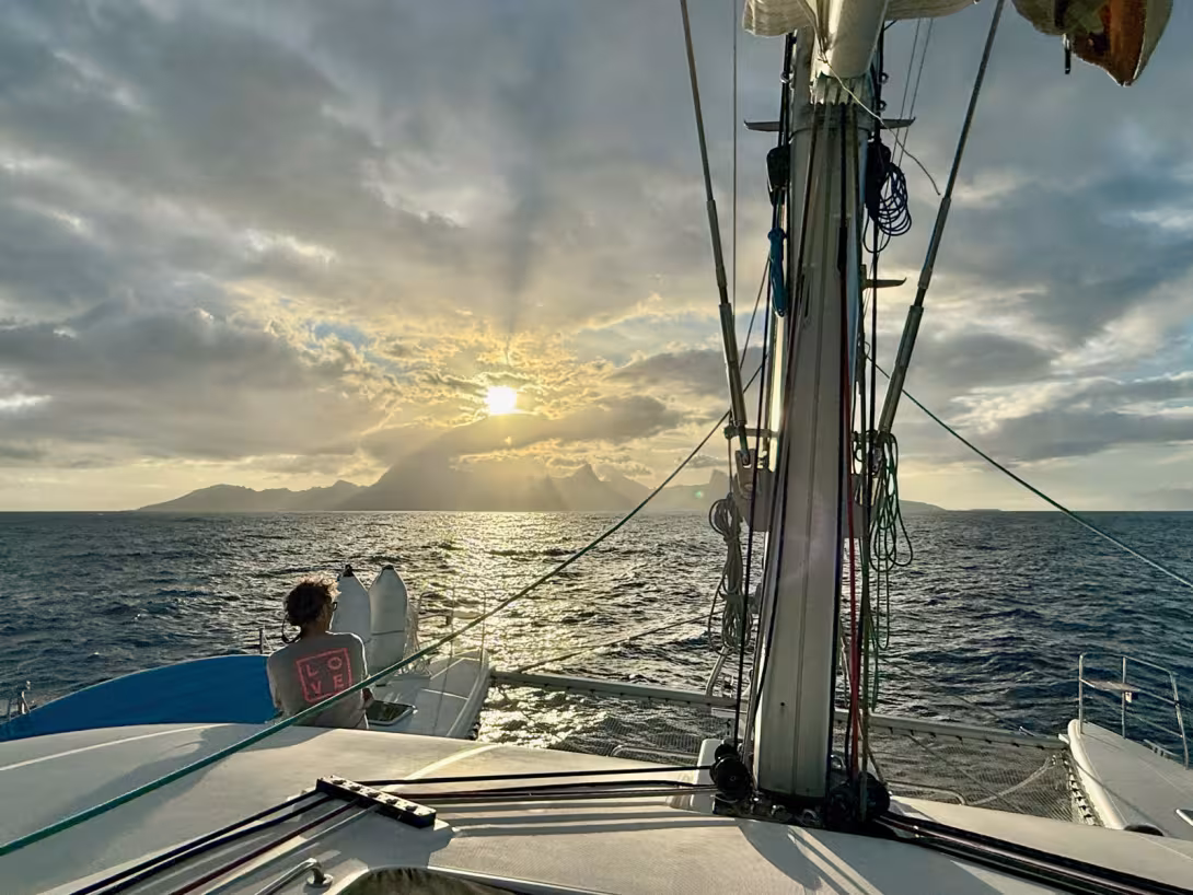 The cabin charter option allows you to enjoy cruising 100% in complete relaxation.