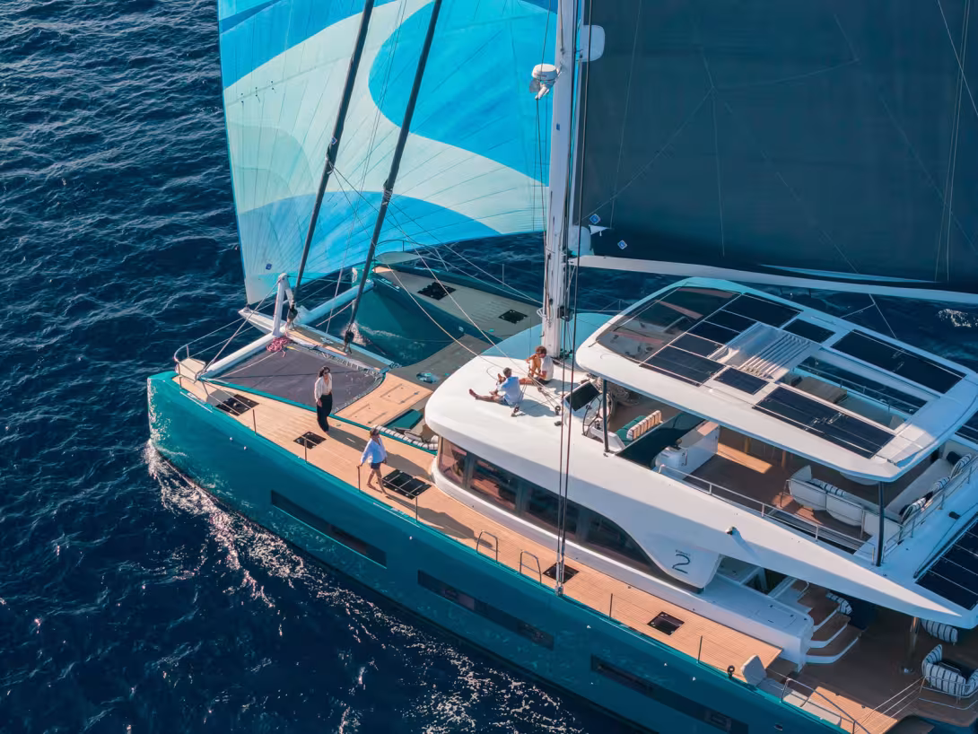 The asymmetric spinnaker has a sail area of 4,845 square feet (450 m²), some 2,150 sq ft (200 m²) more than the Code 0.