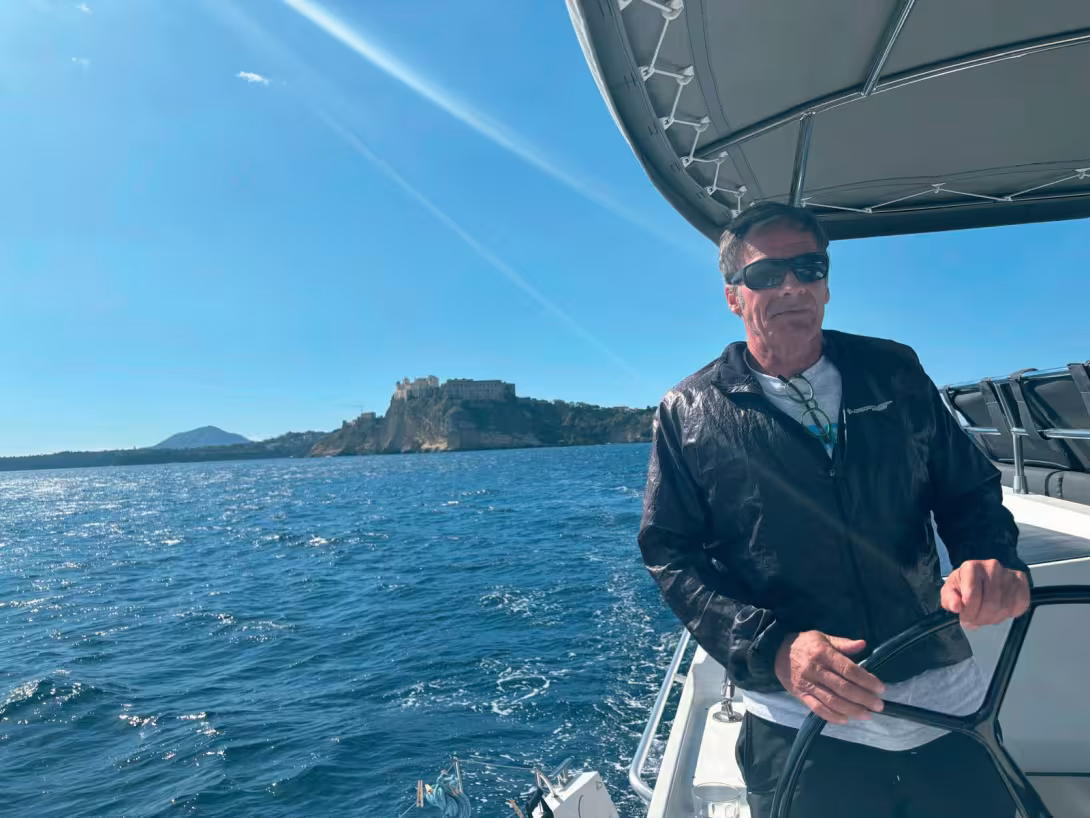 Cruising on a hybrid catamaran invites you to harmoniously combine sailing and motoring.