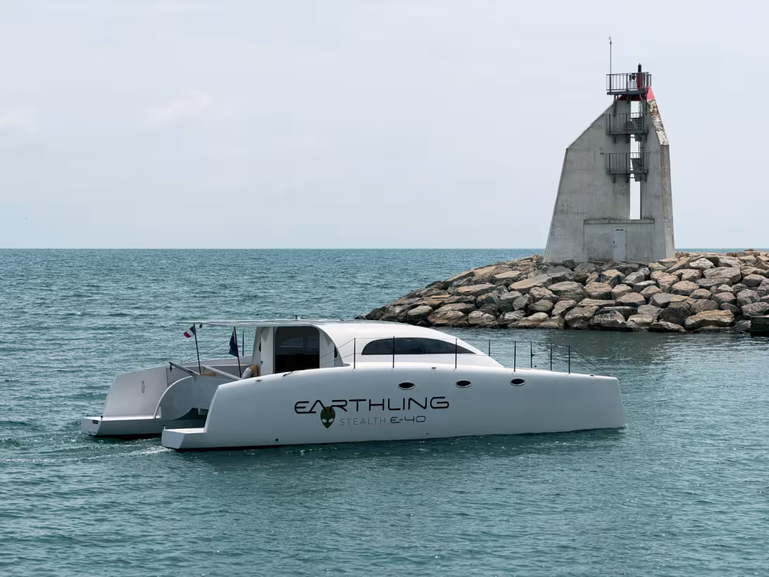 This powercat embraces its sailing catamaran design…  just without a mast.