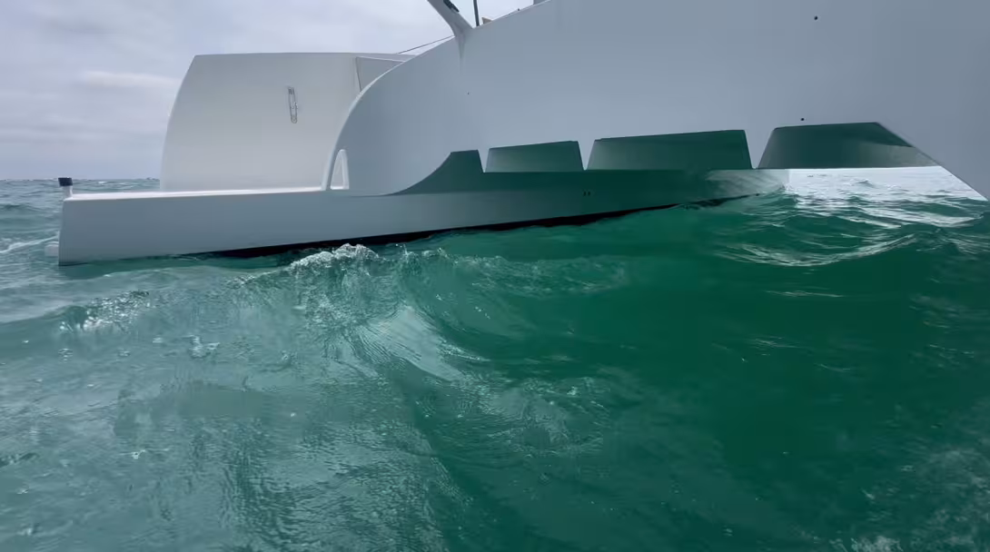 The long sugarscoops, great for swimming or getting in the dinghy, are also very practical alongside for stepping aboard, even from the side thanks to the cut-out sections. The bridgedeck clearance is high enough to allow easy passage through the water.