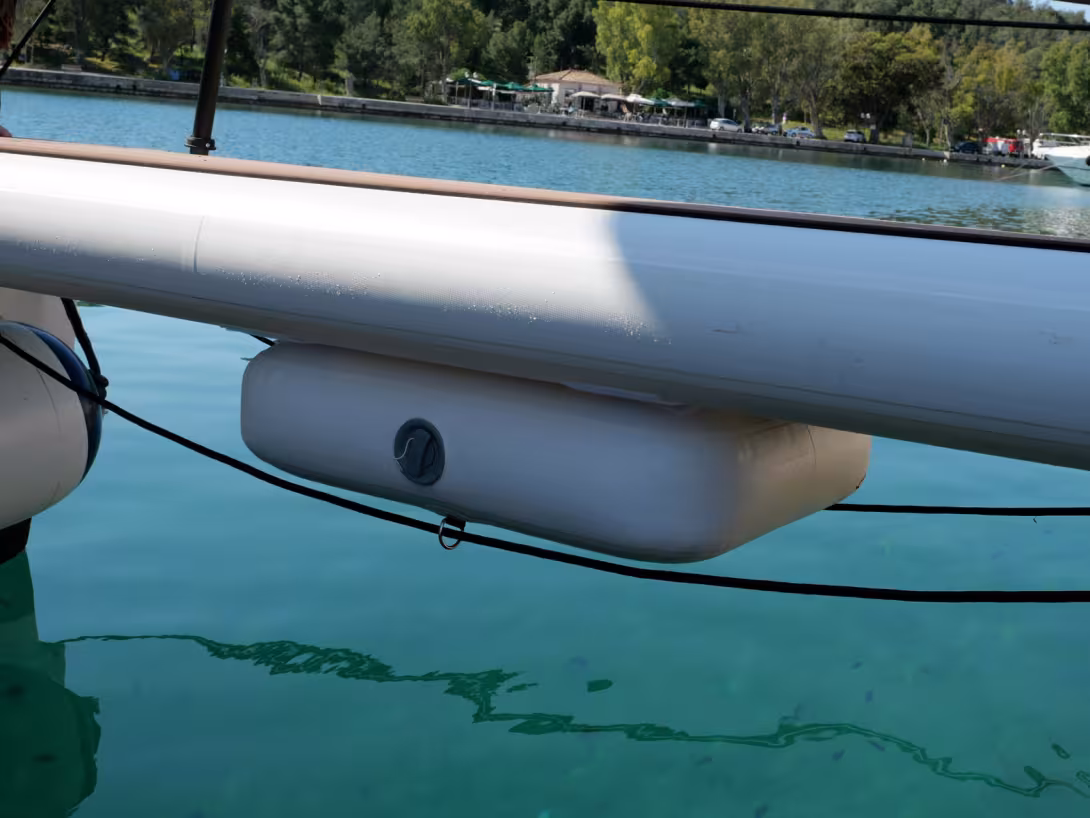 This second lower inflatable tube is what gives the Tiki Factory its remarkable rigidity.